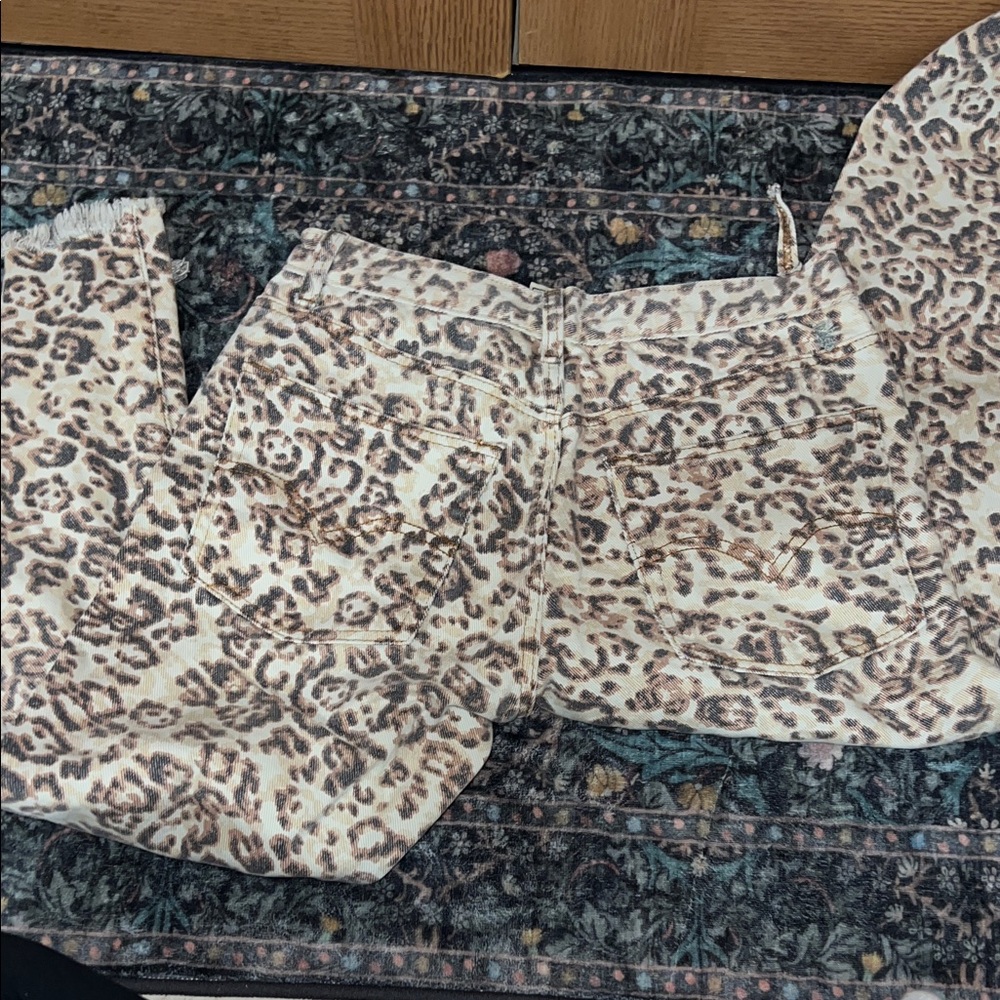 Leopard Print Distressed Jeans - Picture 3 of 3